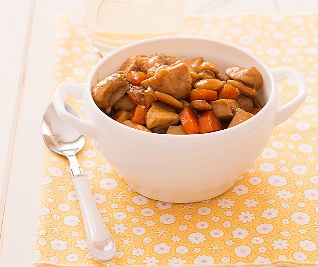 cazuela-de-pollo-con-almendras