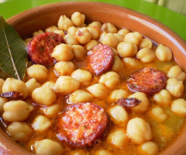 Guiso de Garbanzos, Espinaca y Chorizo