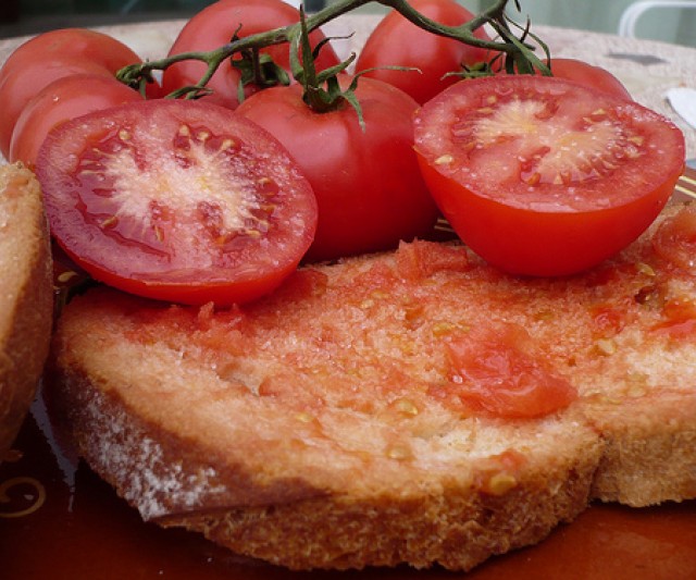 Pan de Tomate