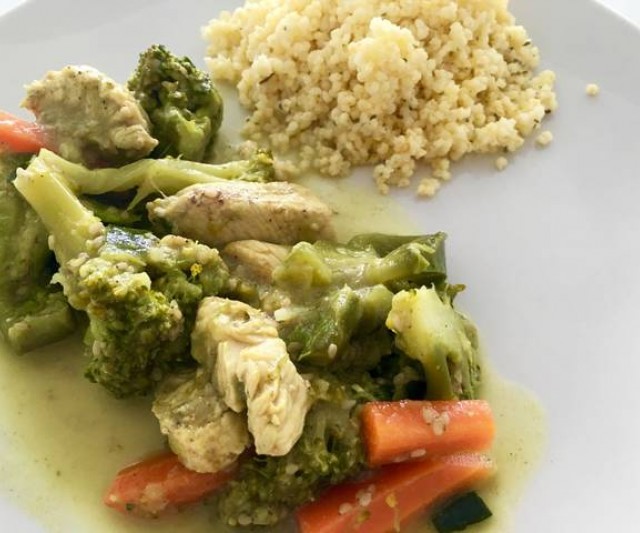 Pollo al Curry con Verduras y Quinoa