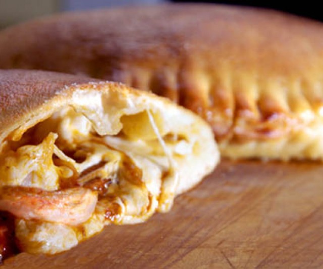 Calzone de Pollo y 3 Quesos