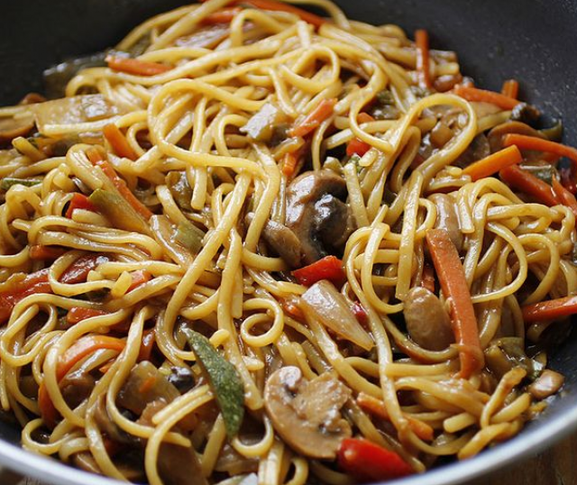 spaguettis-con-verduras-thai